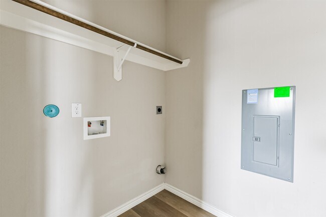 Building Photo - 4505 Bernardo De Galvez Ave