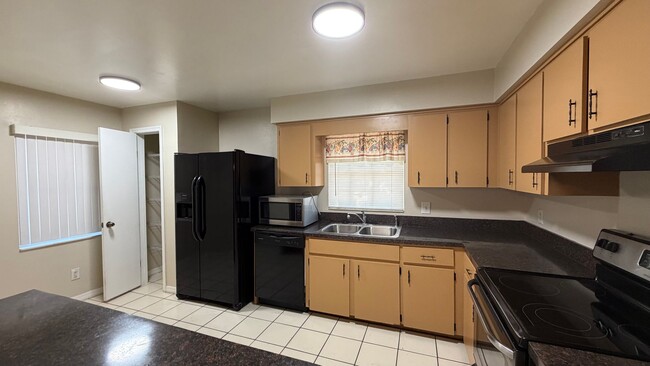 Building Photo - House For Rent - Metrowest