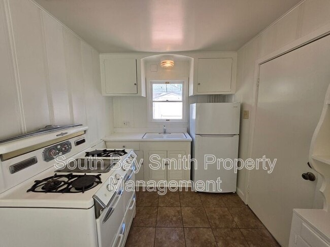 Building Photo - 57 7th Ct