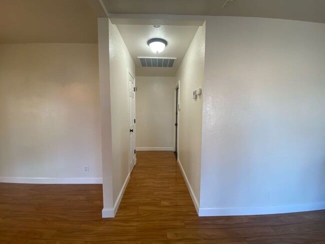 Building Photo - 1947 Henshaw Ave