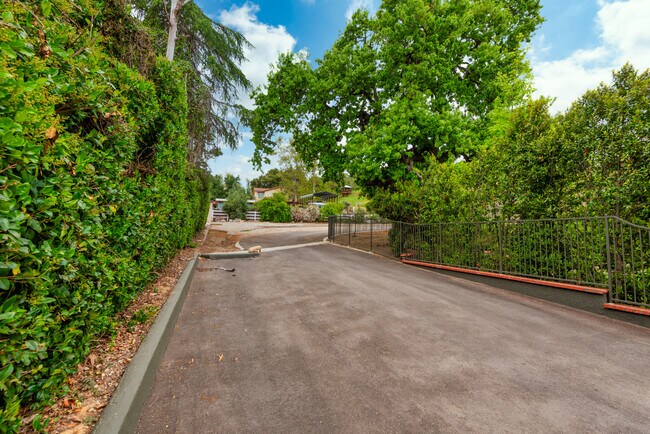 Building Photo - 28051 Balkins Dr