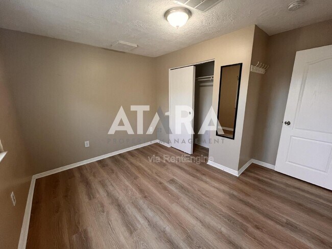 Building Photo - 745 E 3155 S