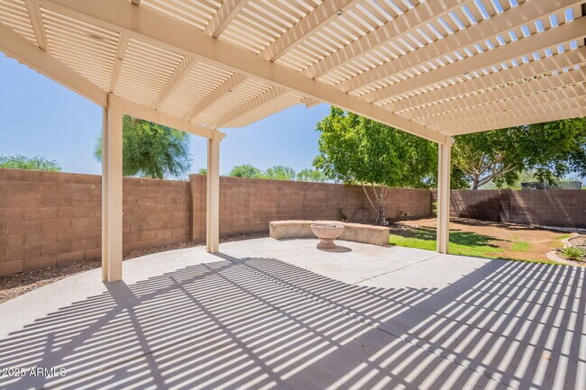 Building Photo - 888 S 165th Ln