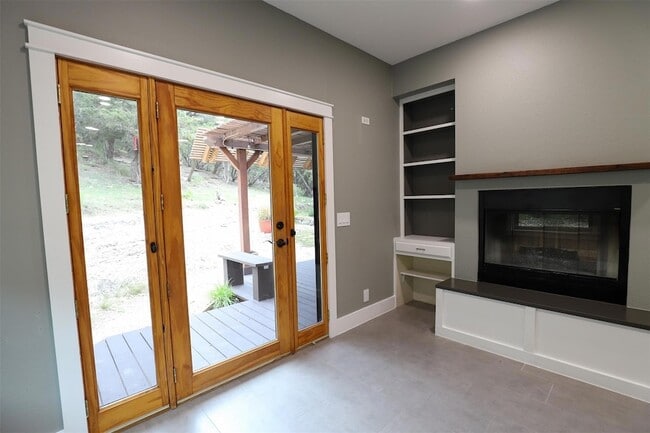 Building Photo - 8205 Mescalero Dr
