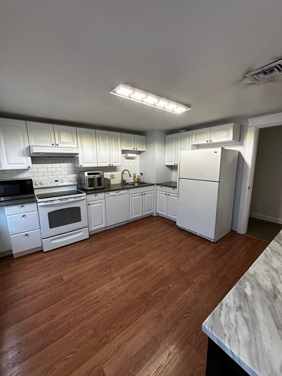 Building Photo - 144 E Main St