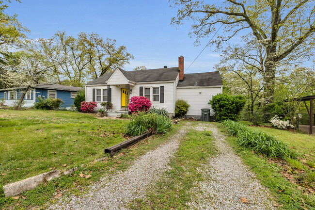 Building Photo - Charming Stuart Heights Home – Spacious, S...