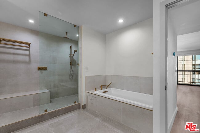 Building Photo - 10790 Wilshire Blvd