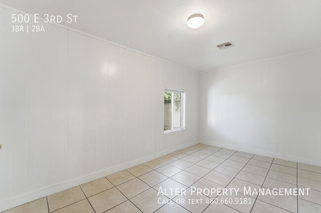 Building Photo - 500 E 3rd St