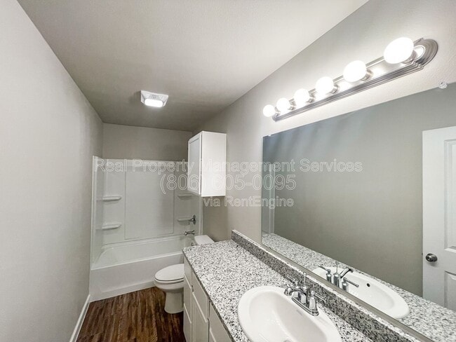 Building Photo - 2147 Kokomo Ave