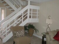 Building Photo - 519 SW 1st Ct