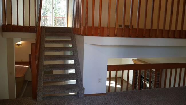 Building Photo - 4 Bed, 3 Bathroom House with Fenced in Bac...