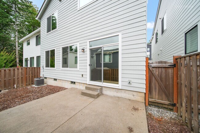 Building Photo - 11678 NW Kearney St