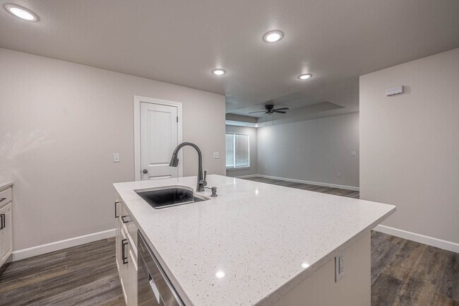 Building Photo - 363 SE 95th Rd