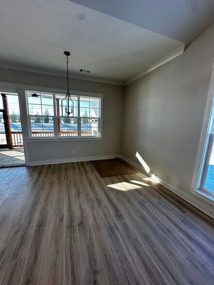 Building Photo - 5904 Willoughby Way