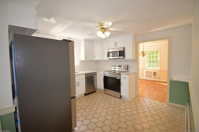 Building Photo - 18 Overbrook Rd