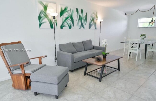 Building Photo - 8901 S Hollybrook Blvd