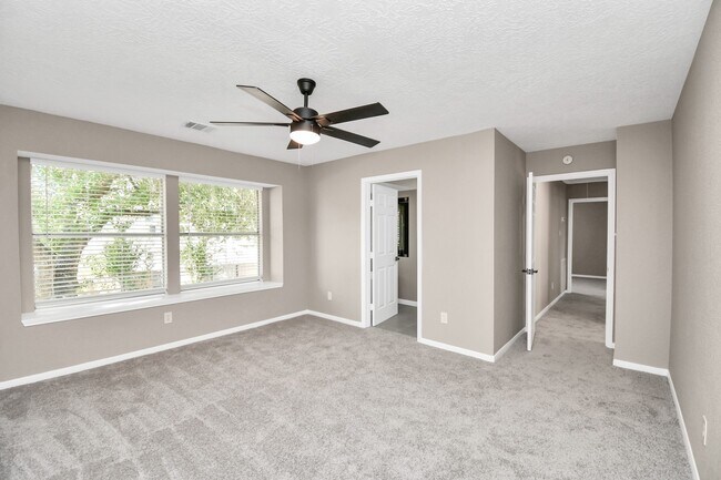Building Photo - 14326 Little Willow Walk