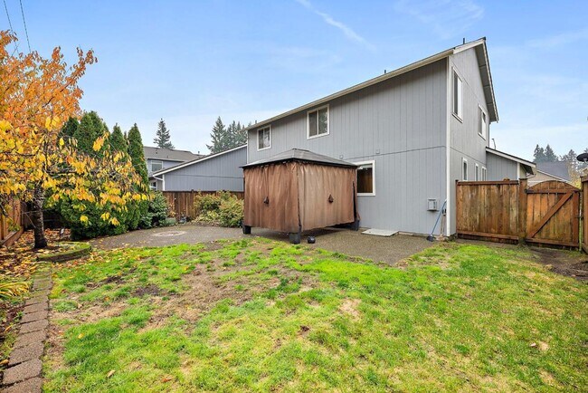 Building Photo - Spacious 4-Bedroom Olympia Home with A/C, ...