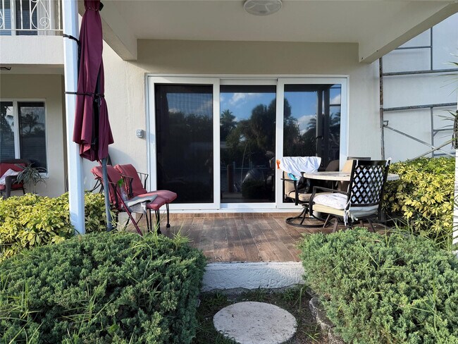 Building Photo - 2850 NE 30th St