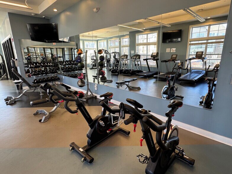 Building Photo - 233 US-206