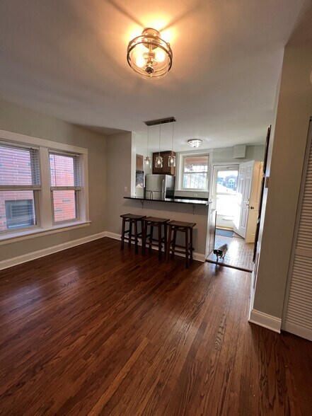 Building Photo - 3528 N Reta Ave