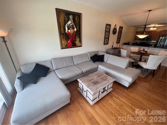 Building Photo - 17919 Kings Point Dr