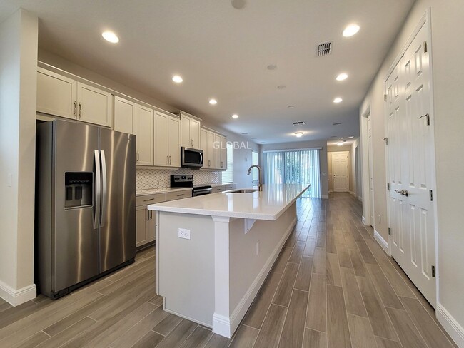 Building Photo - Beautiful 3-Bedroom Home in the Desirable ...