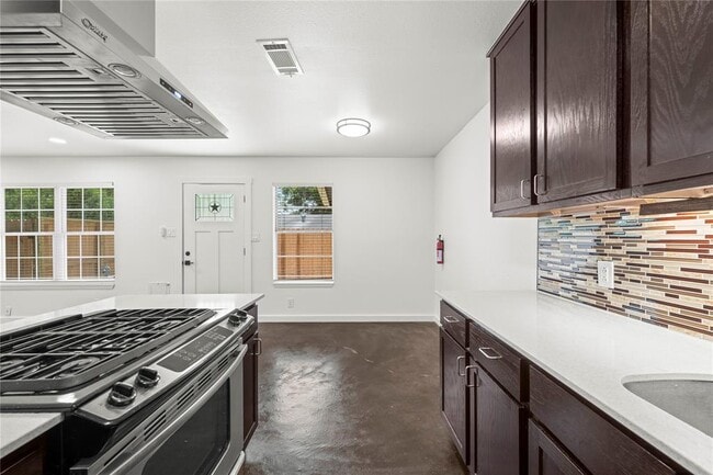 Building Photo - 3508 Southridge Dr