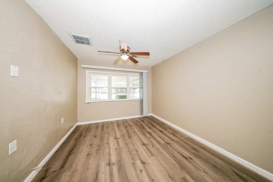 Building Photo - 2329 SW Tulane Ave