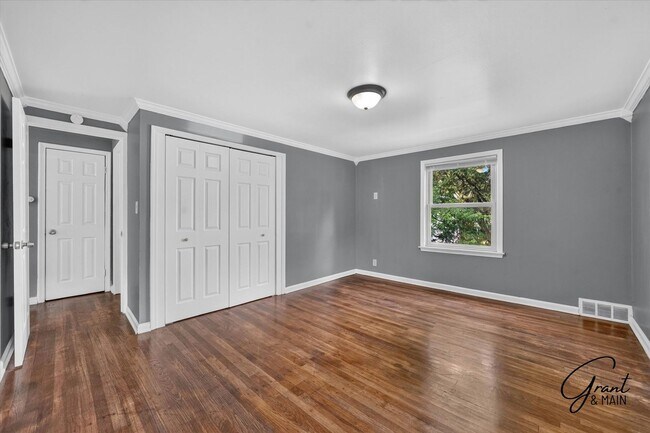 Building Photo - 17400 Huntington Rd