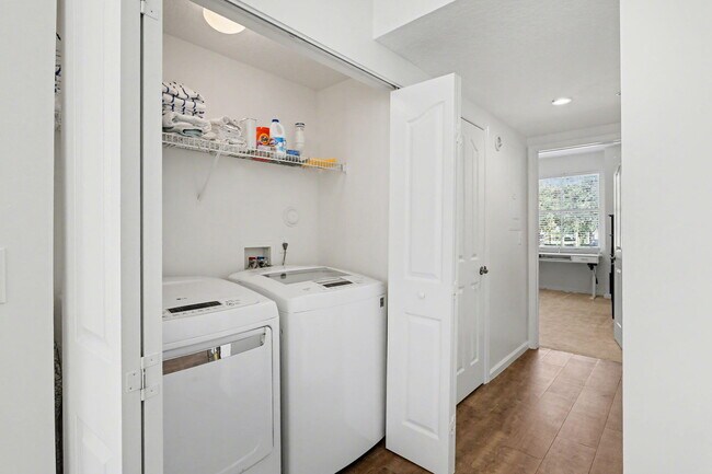 Building Photo - 2044 Alta Meadows Ln