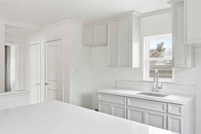 Building Photo - 612 W Alabama St