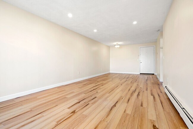 Building Photo - Won't Last |Updated Billerica 1 Bed | Avai...