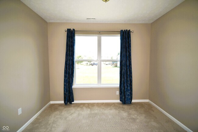 Building Photo - 2327 Creekland Dr