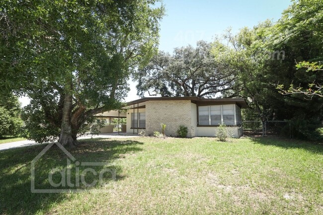 Building Photo - Charming 3/2 with Carport in Sanford