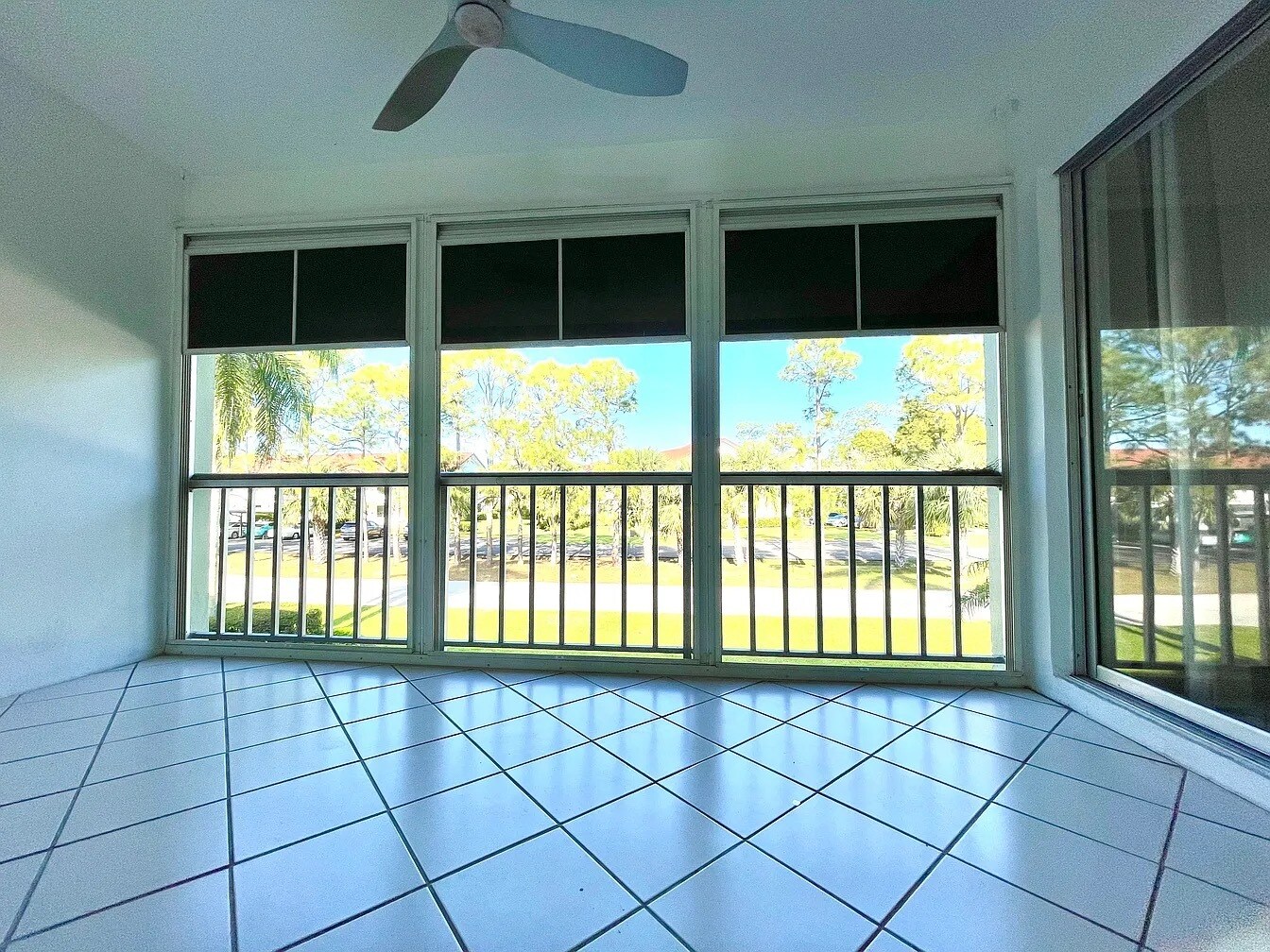 Enclosed Balcony/Lanai - 200 Valley Stream Dr
