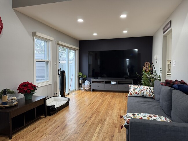 Building Photo - 1 S Stonington Dr