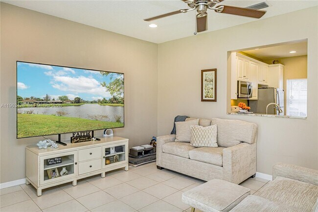 Building Photo - 1651 Hawthorne Pl