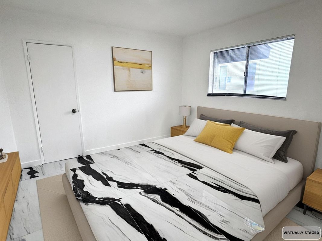 Building Photo - 1630 W 104th St