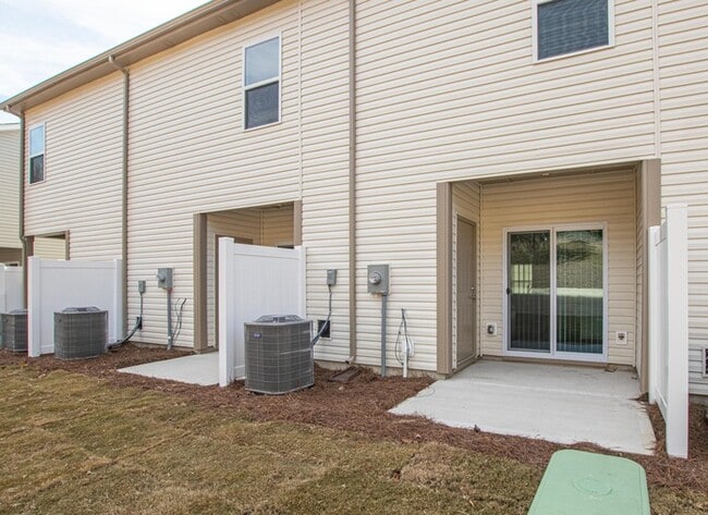 Building Photo - BEAUTIFUL 2 Bedroom Townhome in Midland - ...