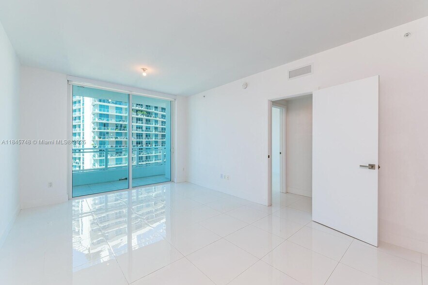 Building Photo - 1080 Brickell Ave