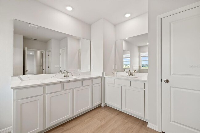 Building Photo - 17107 James Trl