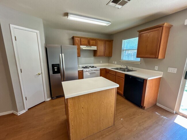 Building Photo - Cozy 3/2 house in Joseph Edward Subdivision