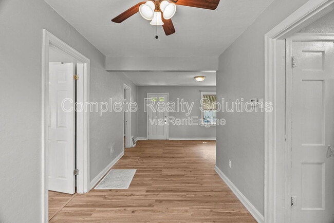 Building Photo - 7129 Greenhaven Dr