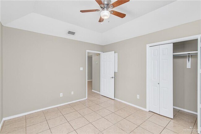 Building Photo - 15 Kimberly Ln