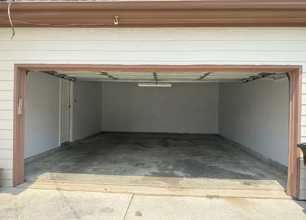 Building Photo - Room in House on Kennesaw Dr