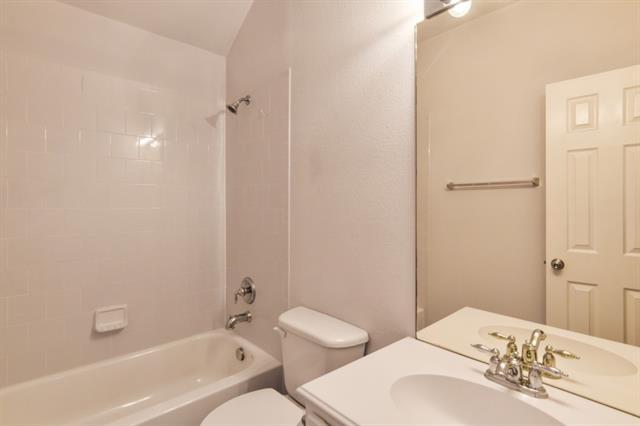 Building Photo - 2609 Swan Dr