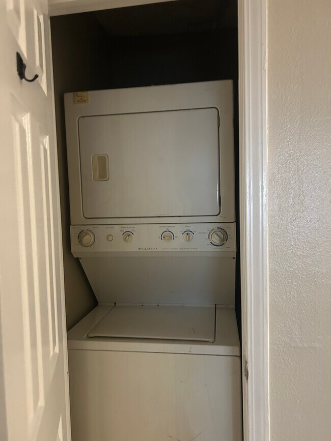 Building Photo - 4218 Hessmer Ave