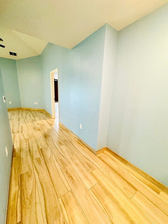 Building Photo - Beautiful 4-Bed, 2-Bath Home in a Prime Location!