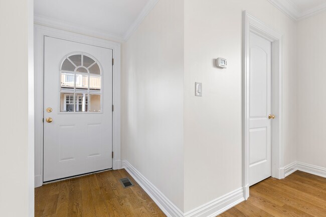 Building Photo - 397 Midland Ave